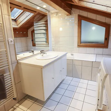 Demi-chalet, 4 Chambres, Sauna, Acces Facile Aux Remontees, Ideal Pour 11 Pers. - Fr-1-676-18 아파트 Châtel